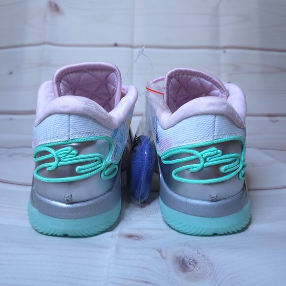 Nike LeBron XXII QS Monopoly Currency Sneakers FZ1097-100 main image 4